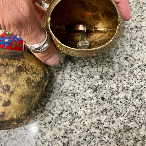 Embroidered Tapestry Cow Bells (2) Vtg Floral Wall Hanging Farmhouse Cottagecore - Picture 7 of 16